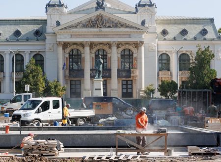 Parcul din fața Teatrului Național Iași