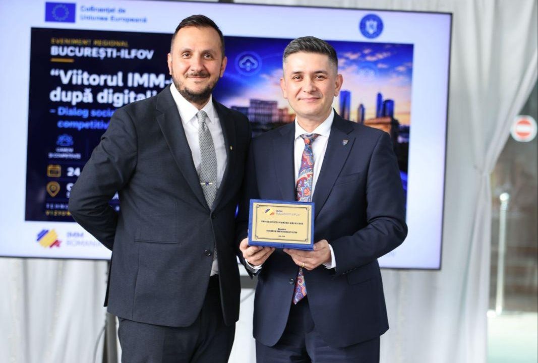 Fotografie de la un eveniment profesional, folosită pentru articolul despre revenirea lui Florin Pețu la Universitatea Româno-Americană